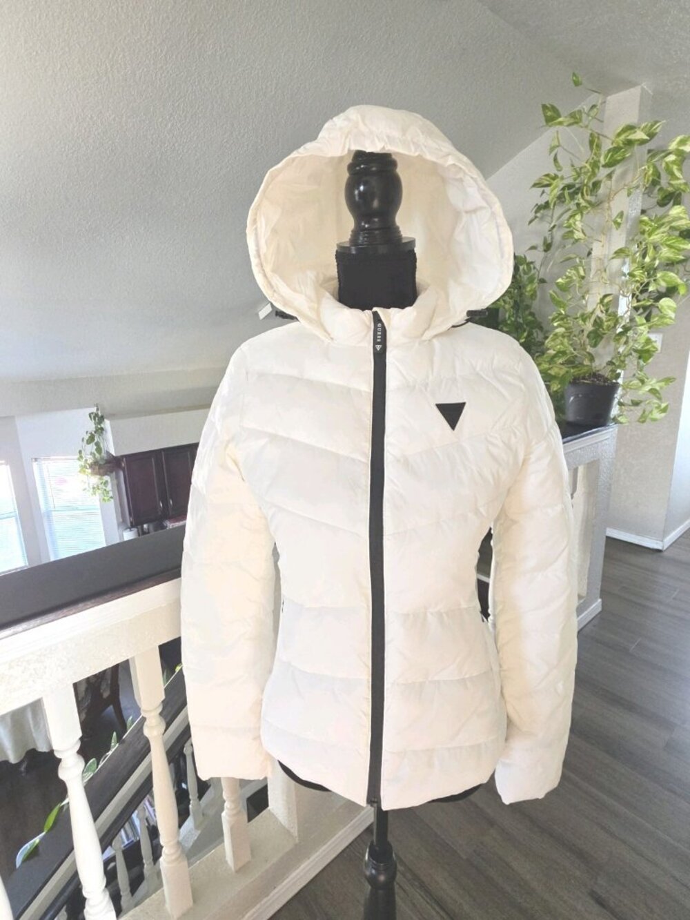 GUESS Women’s White Hooded Puffer Jacket, Short Length, Size S - Picture 11 of 11